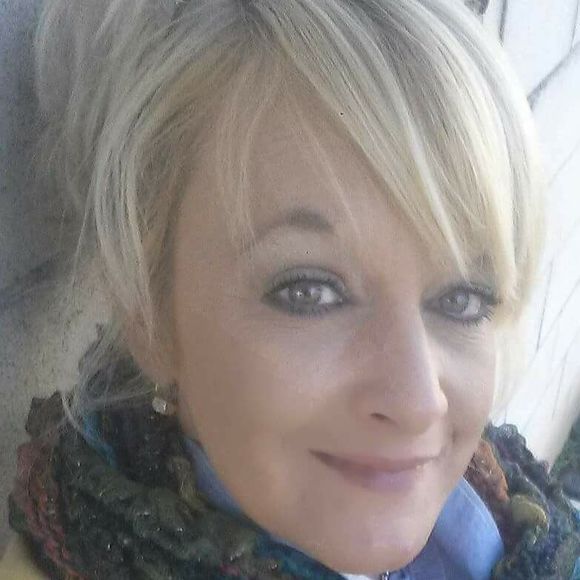 Meet your Posher, Mandy - Picture 1 of 1